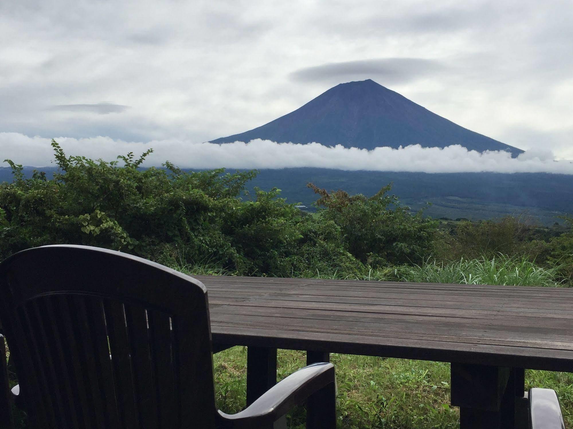 Sun & Moon Club Bed & Breakfast Fujinomiya Exterior photo