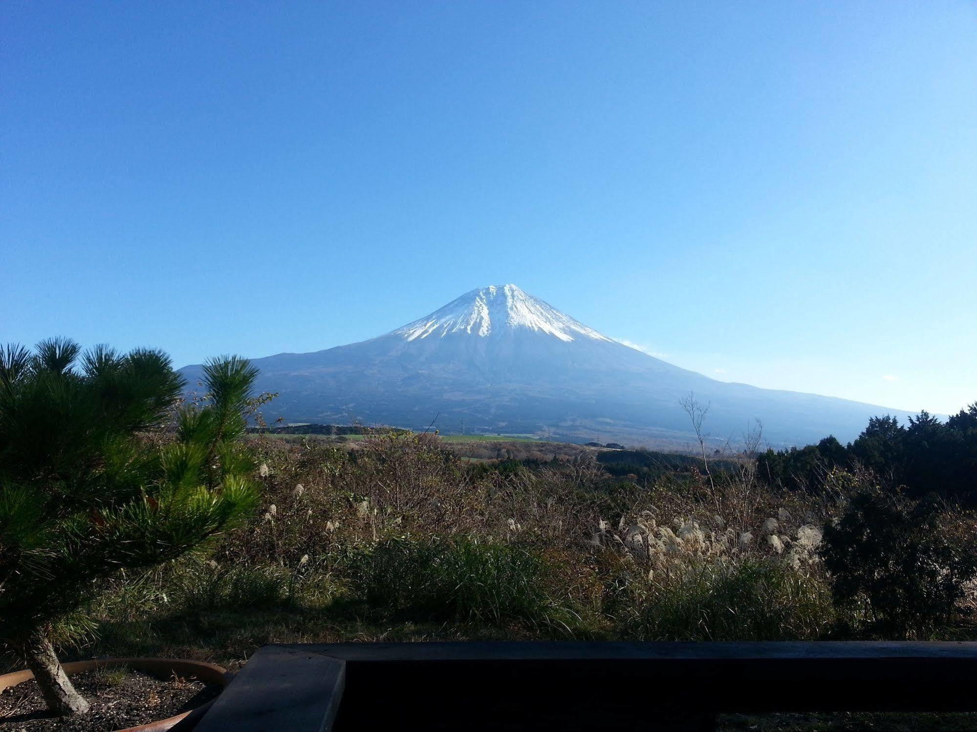 Sun & Moon Club Bed & Breakfast Fujinomiya Exterior photo