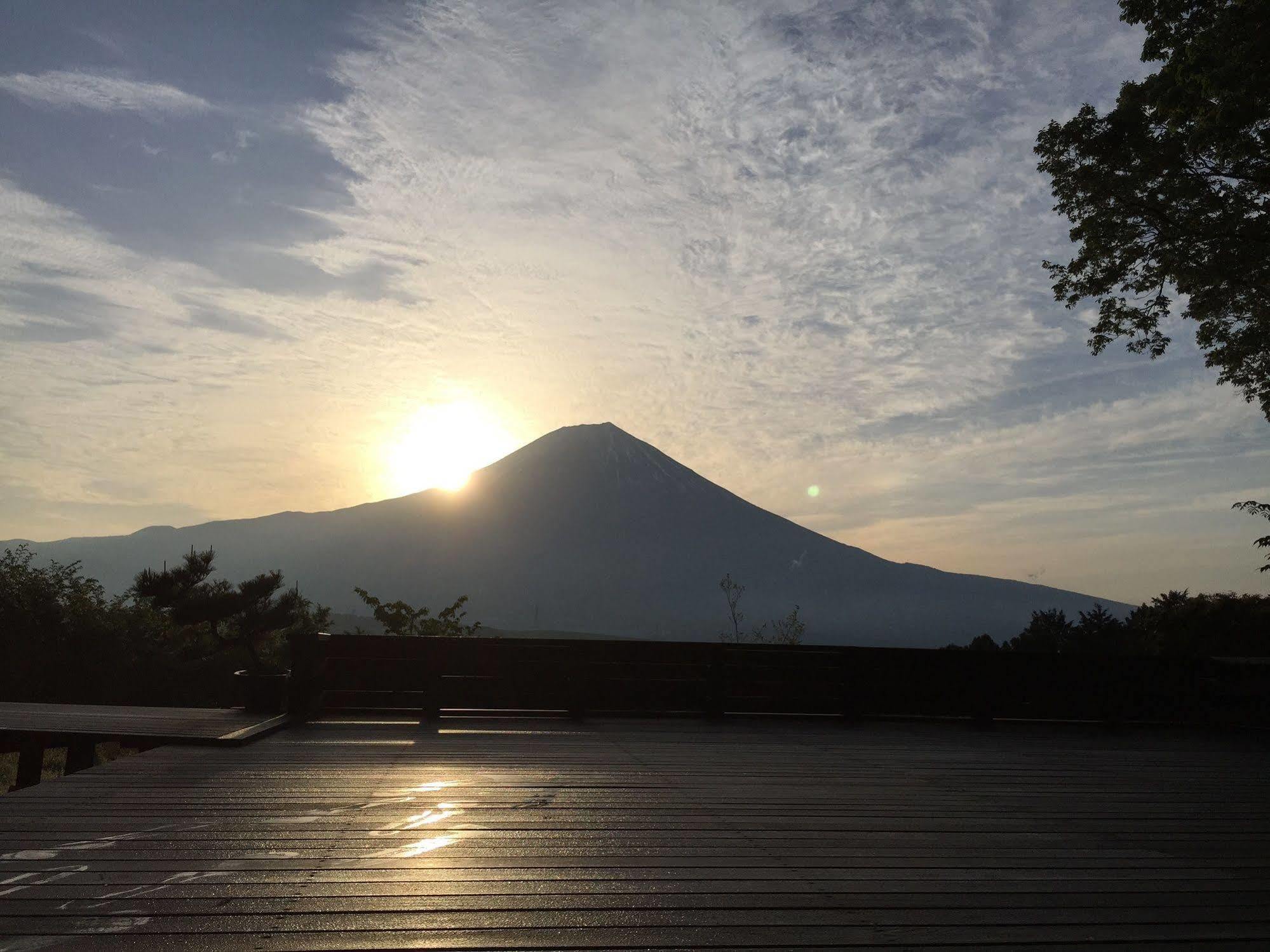 Sun & Moon Club Bed & Breakfast Fujinomiya Exterior photo